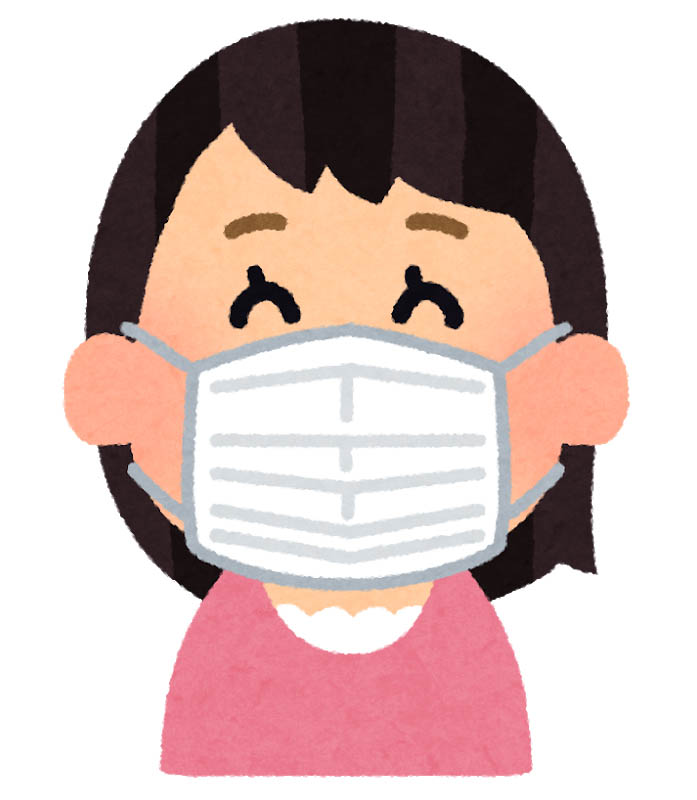 マスクをする笑顔の女性