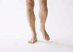 男性脚の画像