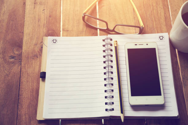 スマホと日記を書く用の手帳