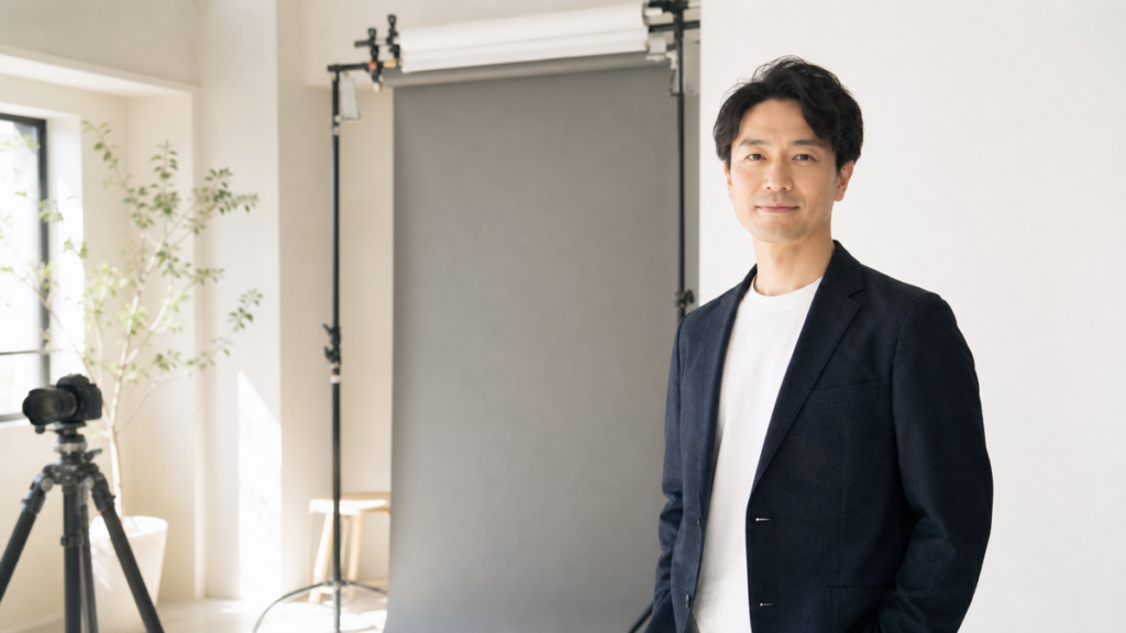 プロフィール写真の背景は白だけでいい？大阪の撮影スタジオで選べる印象づくり