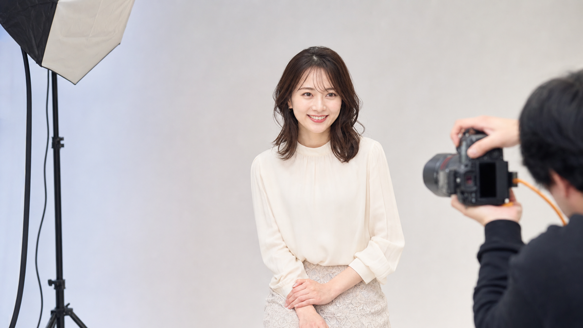 大阪の写真スタジオで写メ日記用写真をプロ撮影する女性