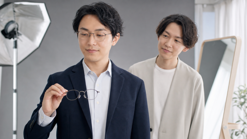 婚活写真はメガネあり・なしどっち？男性の印象を5項目で比較
